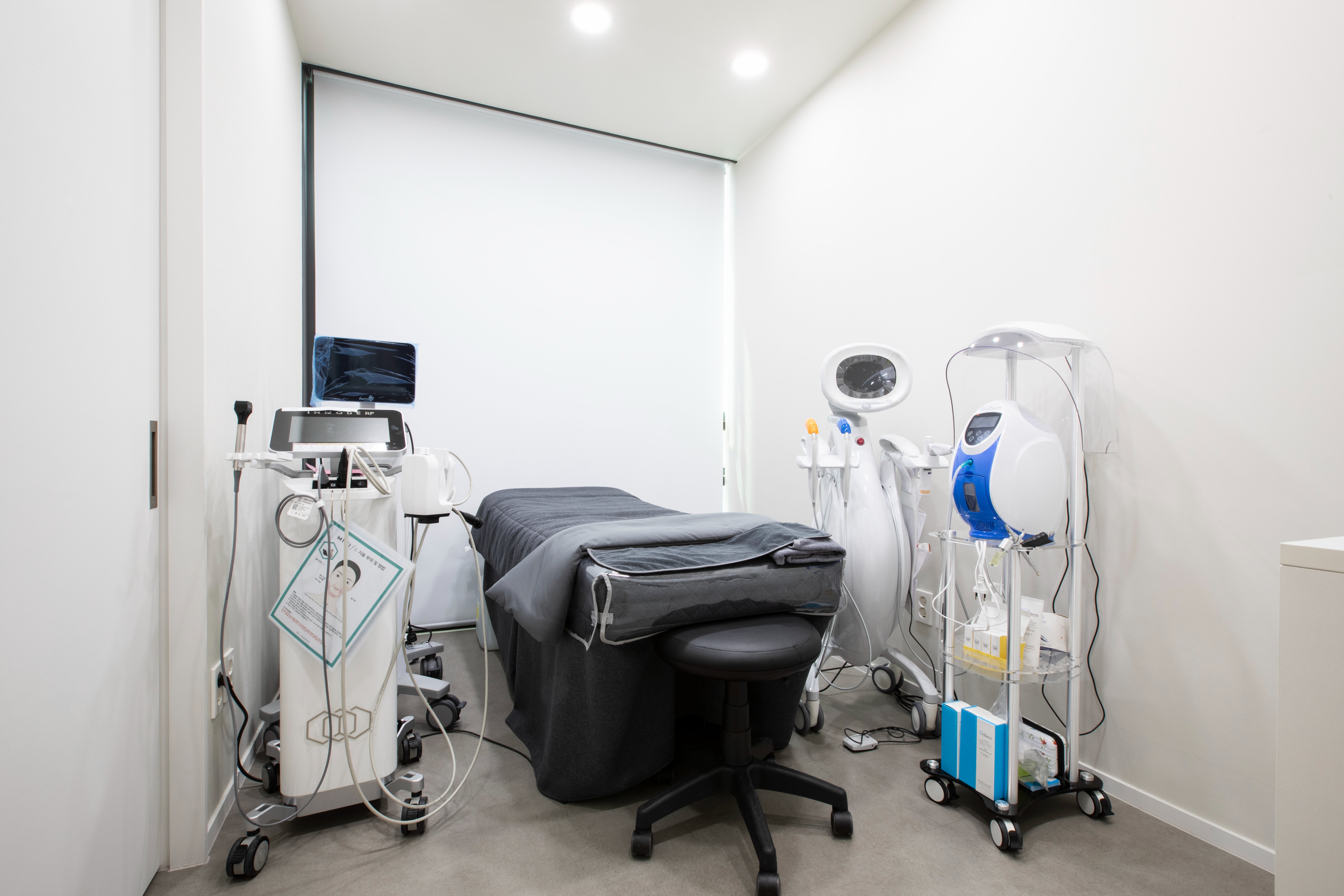 foreigner friendly dermatology clinic Seoul